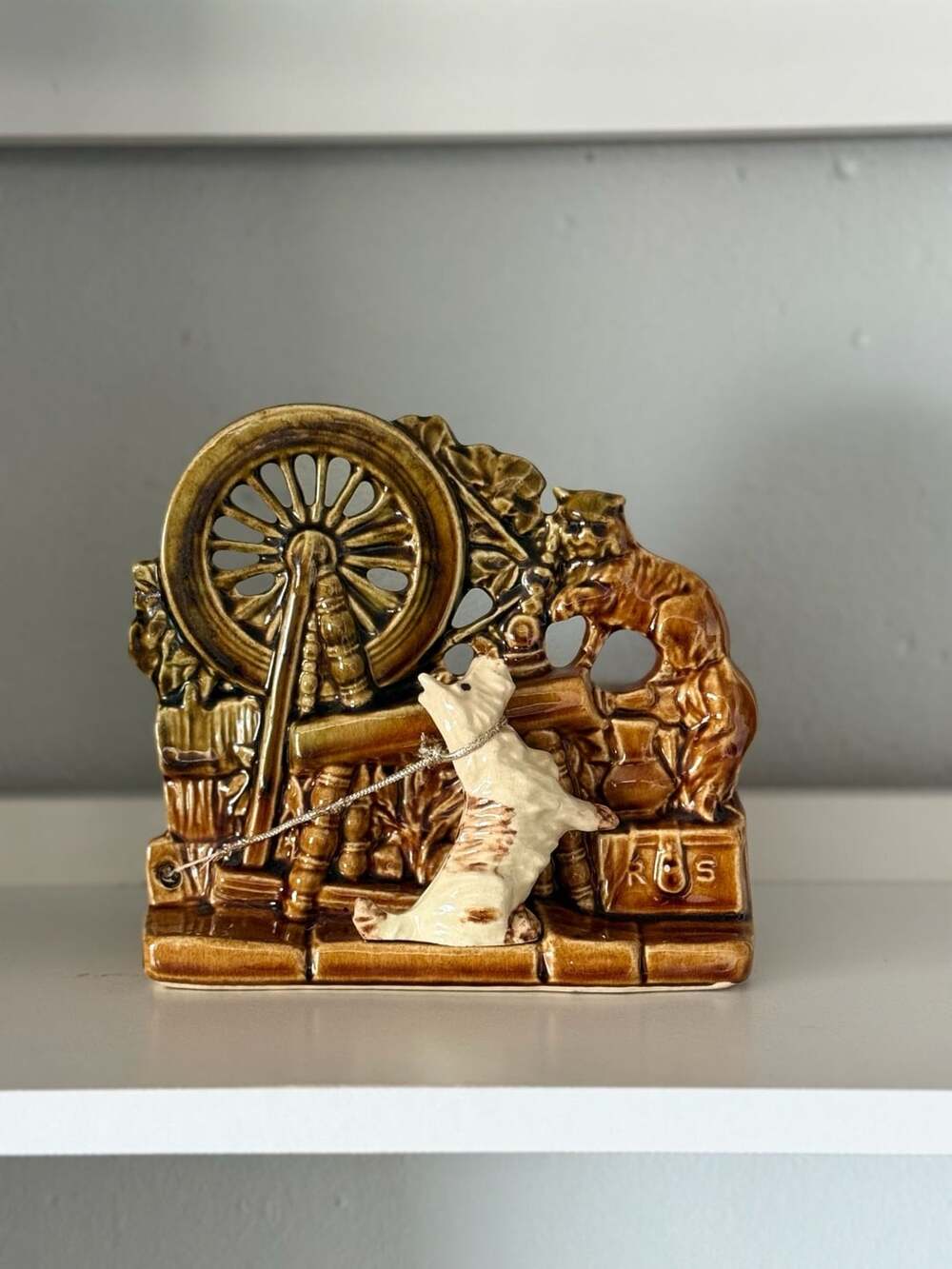 VTG McCoy Pottery Spinning Wheel Planter w/Scottie Dog & Cat